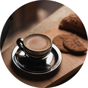 latte with cookies